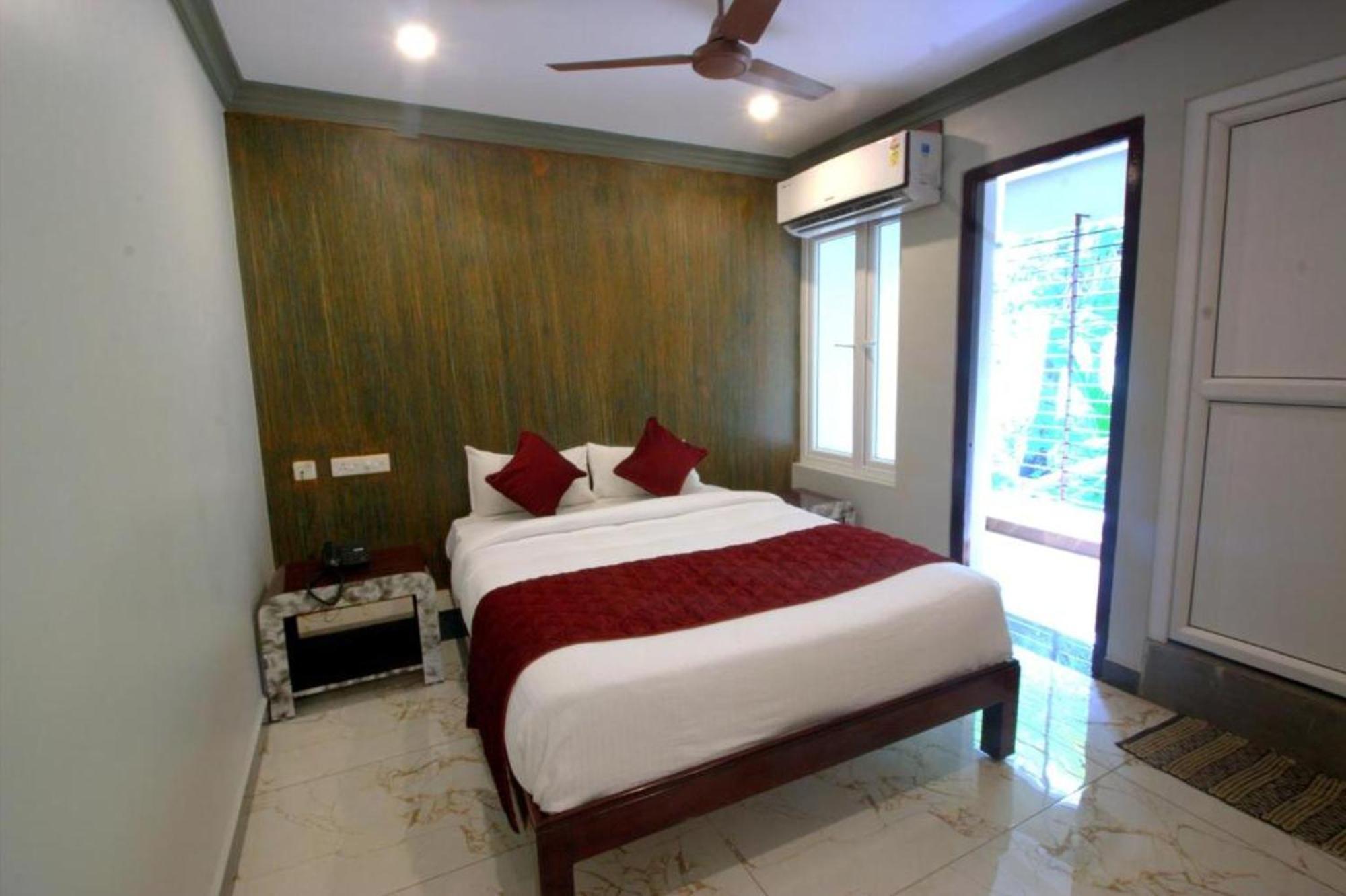 Serenity Sands Beach Resort Puduccseri Kültér fotó