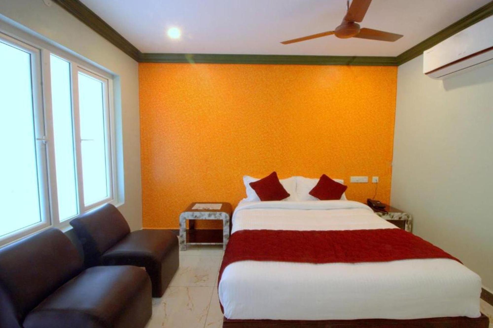 Serenity Sands Beach Resort Puduccseri Kültér fotó